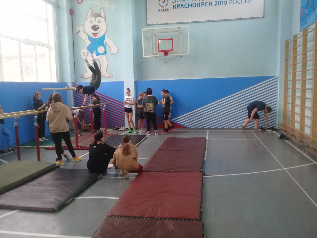 Школьные соревнование по гимнастике среди 1-11 классов. 1
