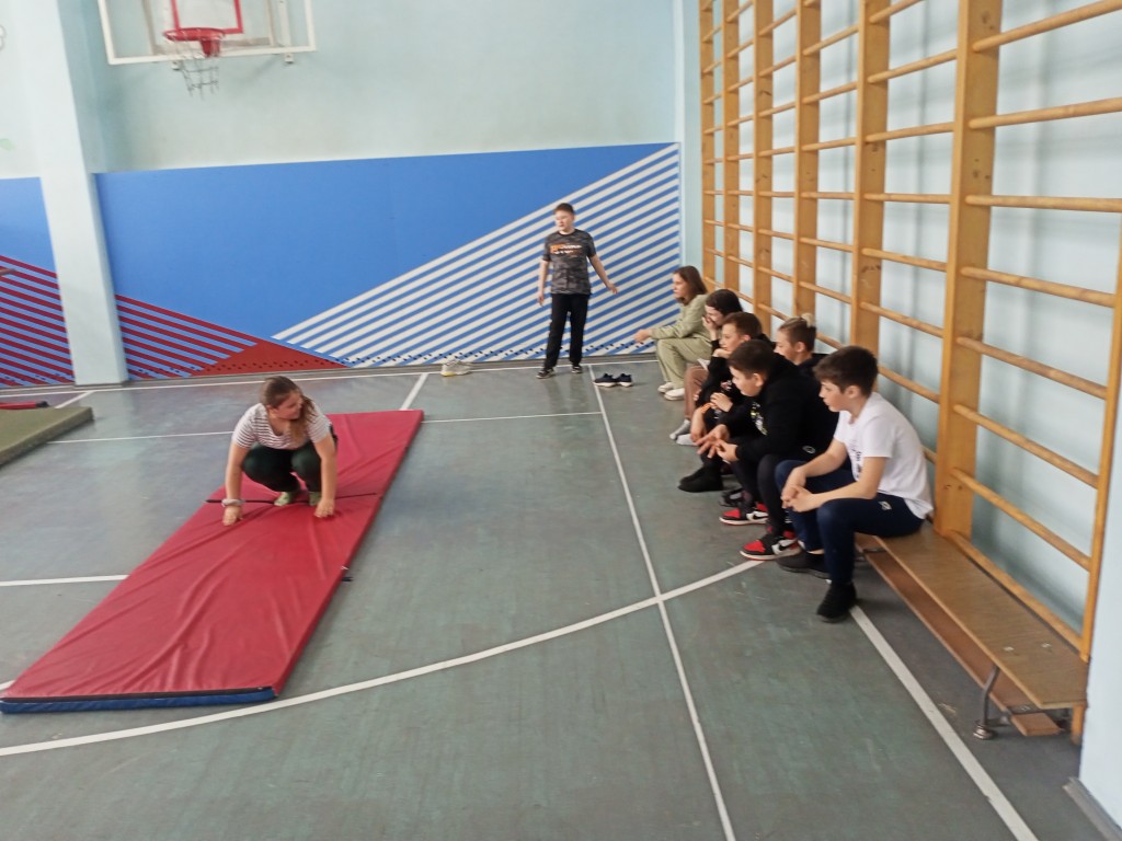 Школьные соревнование по гимнастике среди 1-11 классов. 17