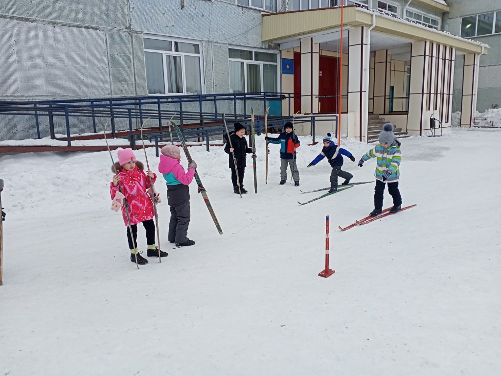 Школьные соревнования по лыжным гонкам. 28