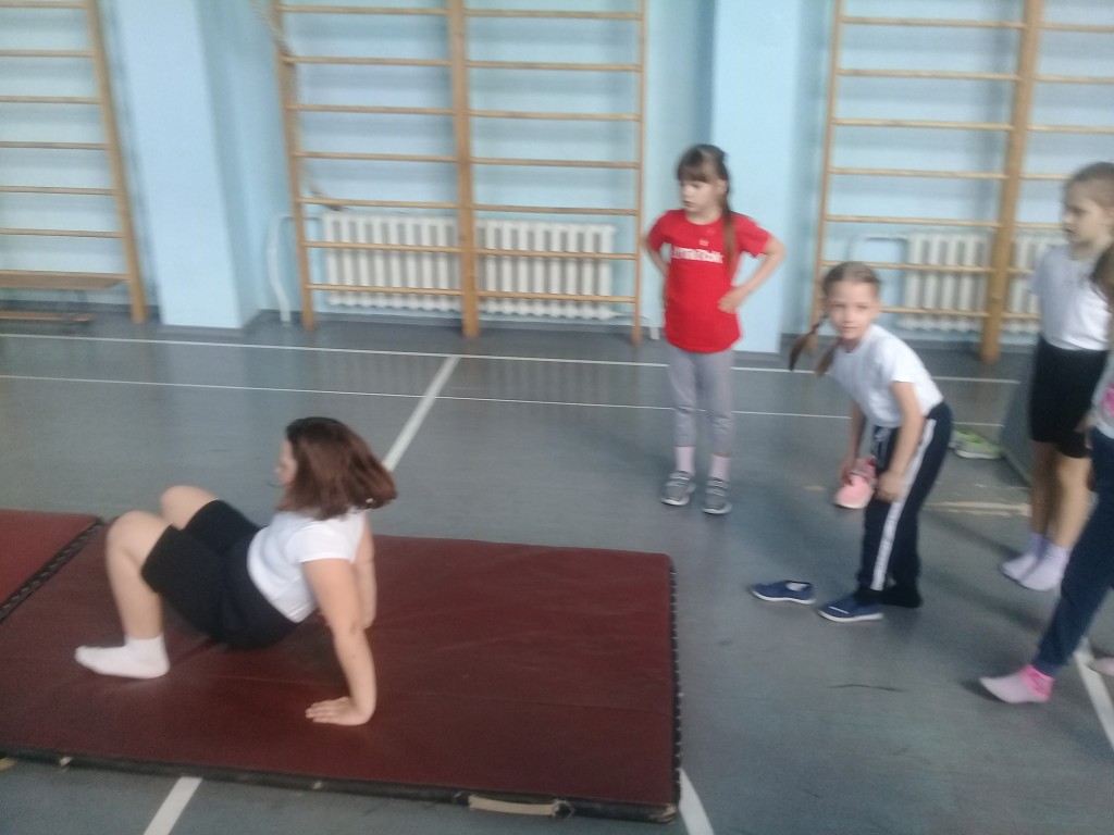 Школьные соревнование по гимнастике среди 1-11 классов. 12
