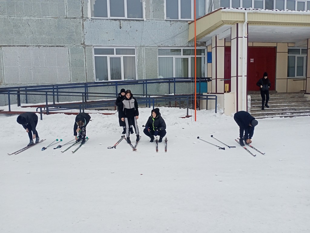 Школьные соревнования по лыжным гонкам. 16