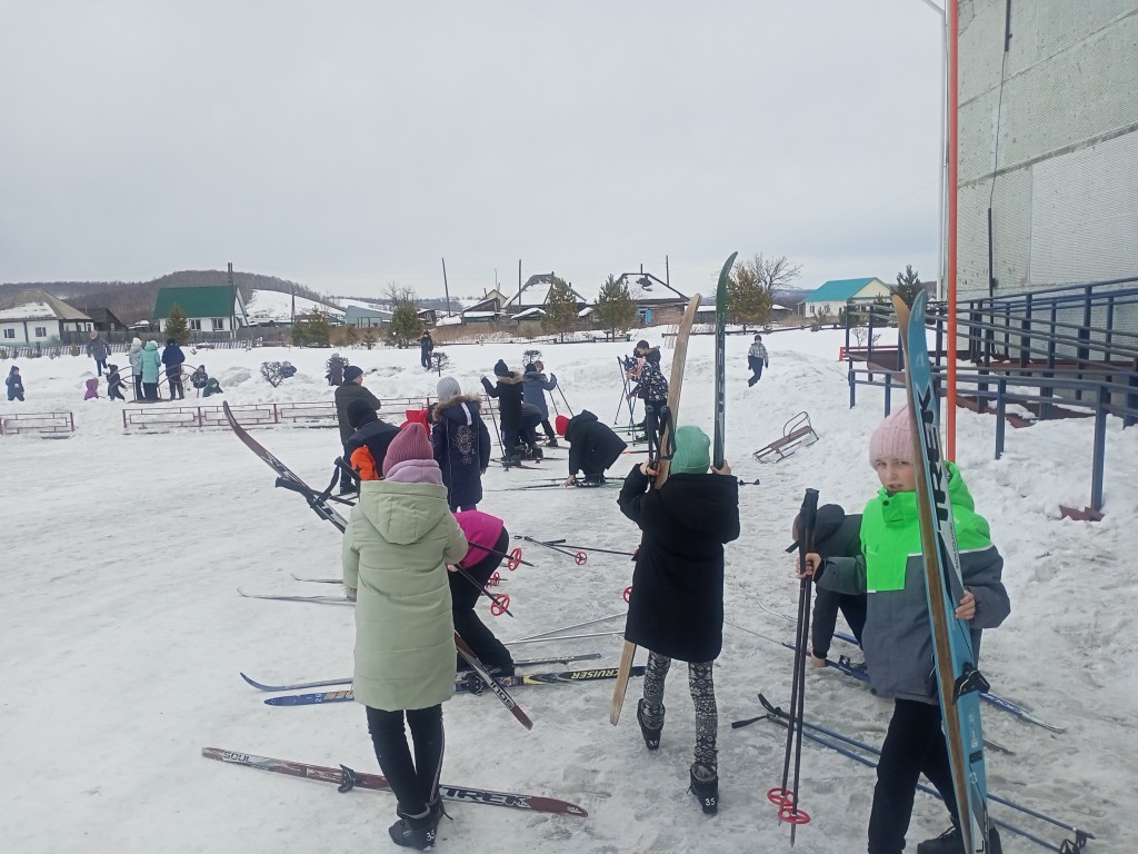 Школьные соревнования по лыжным гонкам. 36