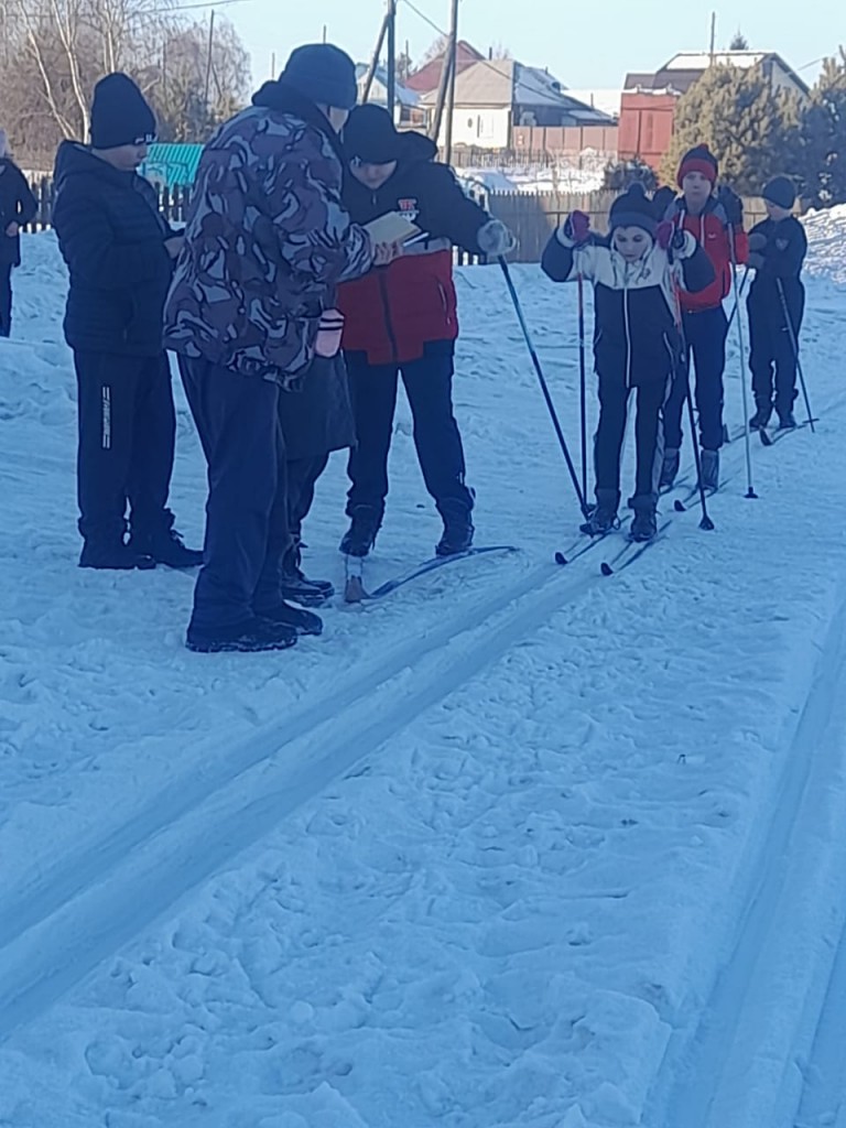 Школьные соревнование по лыжным гонкам. 1