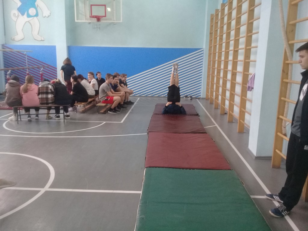 Школьные соревнование по гимнастике среди 1-11 классов. 23