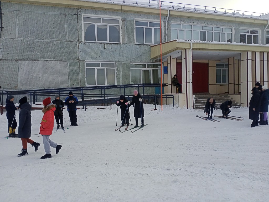 Школьные соревнования по лыжным гонкам. 8