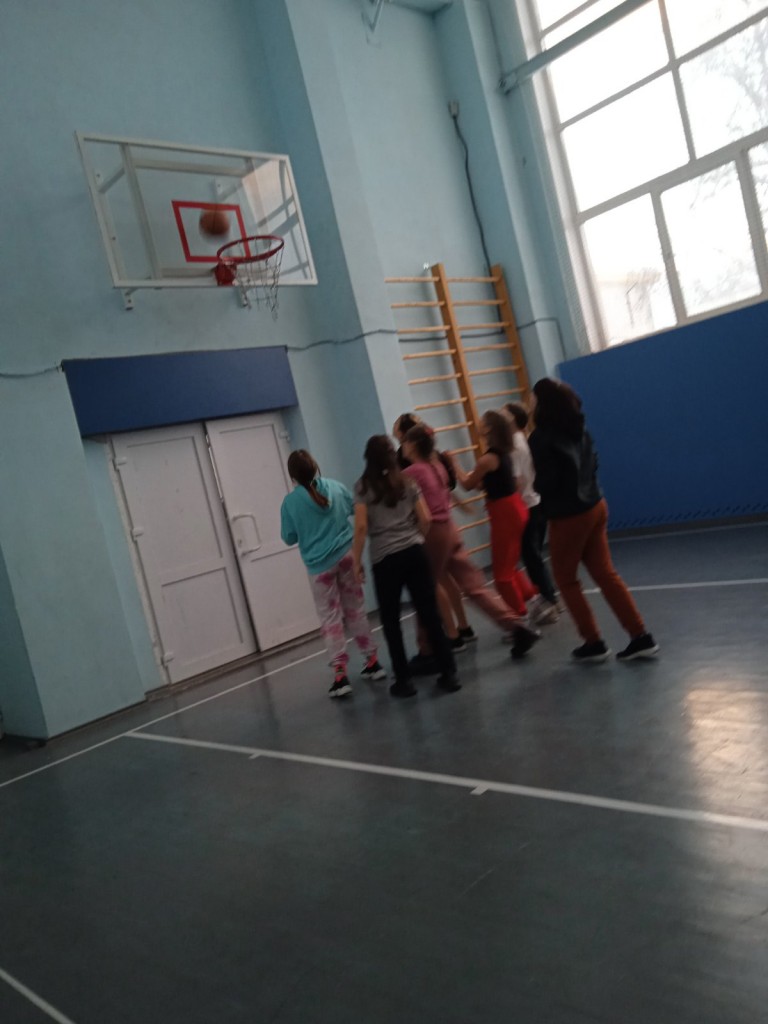 Школьные соревнования по баскетболу. 13