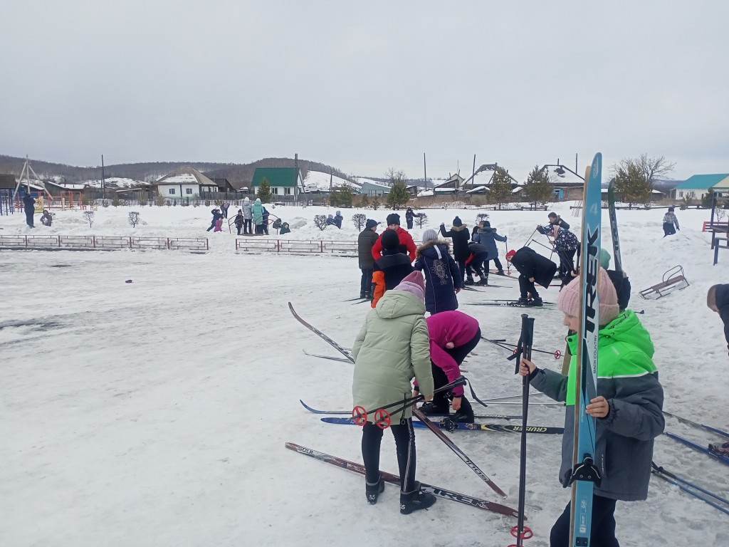 Школьные соревнования по лыжным гонкам. 35