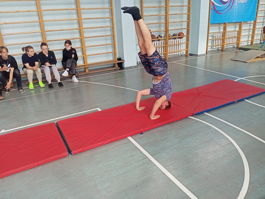 Школьные соревнование по гимнастике среди 1-11 классов. 31