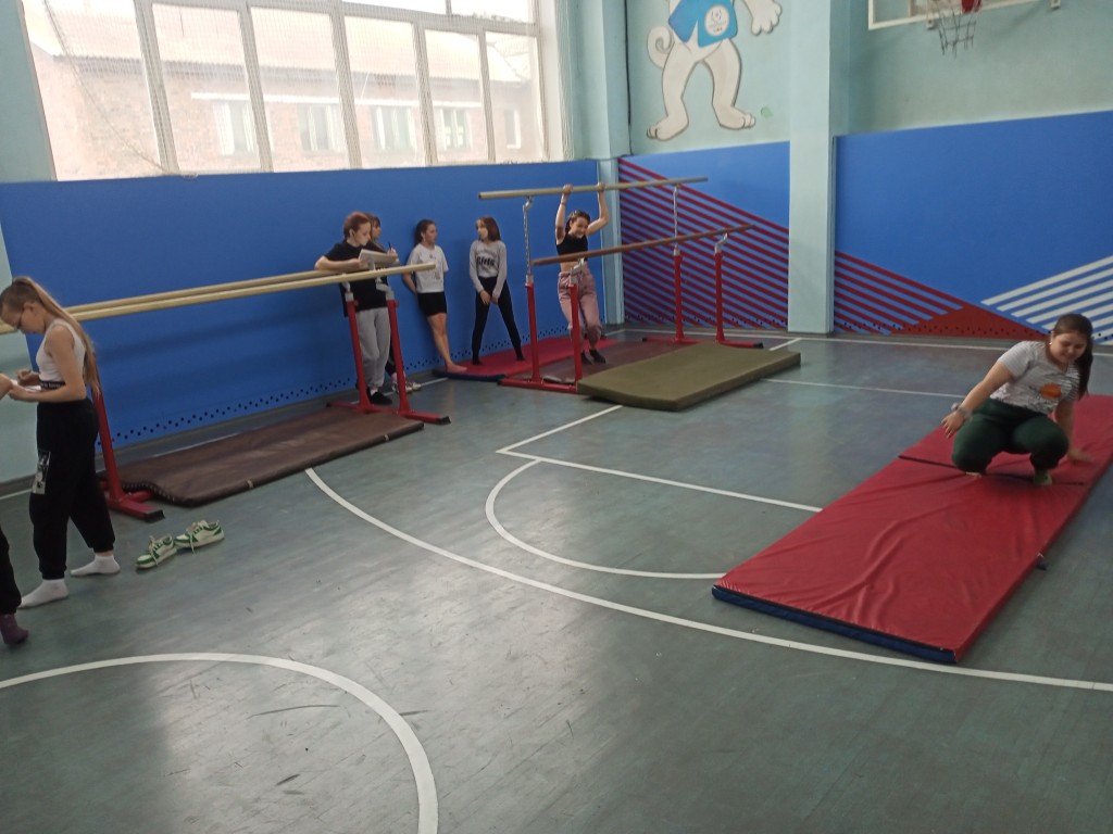 Школьные соревнование по гимнастике среди 1-11 классов. 16
