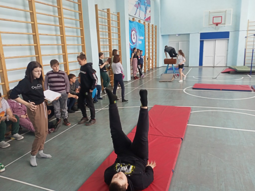 Школьные соревнование по гимнастике среди 1-11 классов. 18
