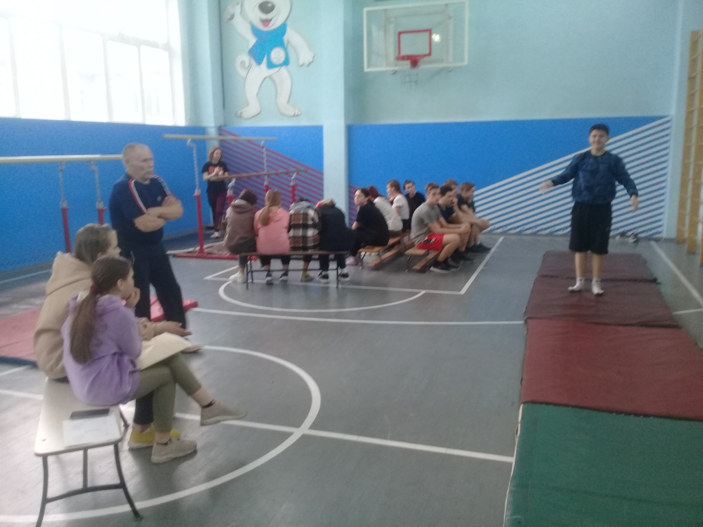 Школьные соревнование по гимнастике среди 1-11 классов. 24
