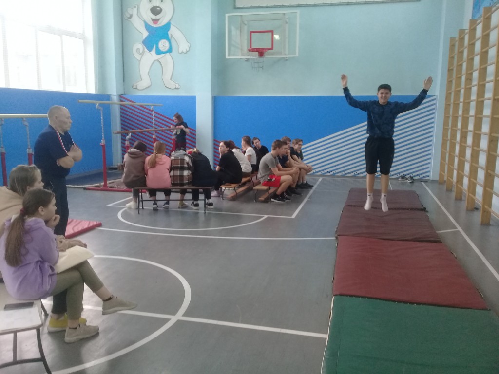 Школьные соревнование по гимнастике среди 1-11 классов. 22
